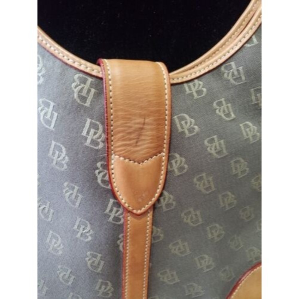 Pre-owned Dooney & Bourke Leather Hobo Handbag 1 Zipper Pocket Buckle Closure - Picture 13 of 13